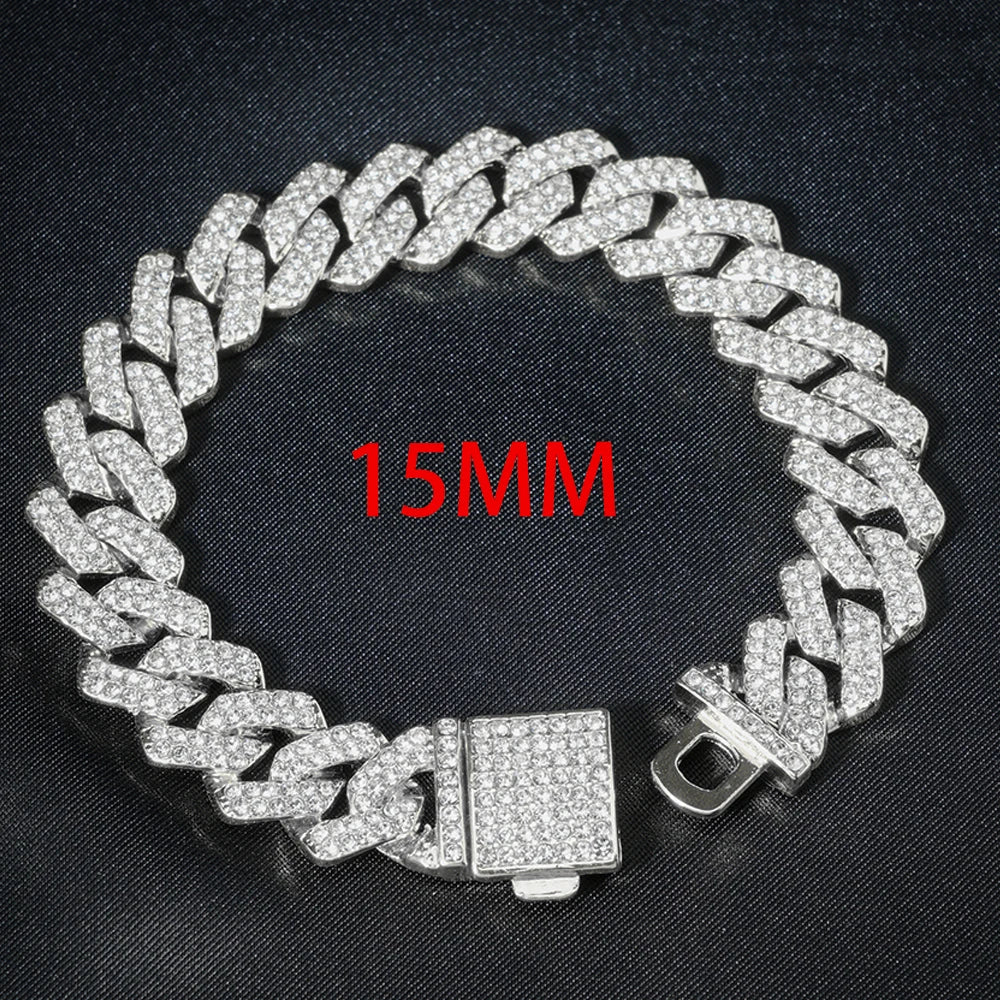 Compre um Relogio e leve uma pulseira e corrente cravejada